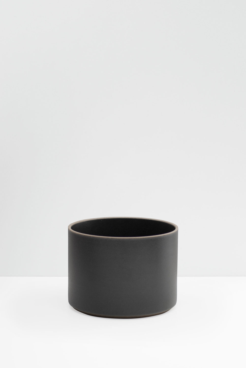 Hasami Porcelain planter in Matte Black