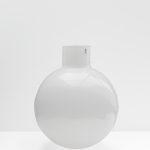 Pallo vase in matte white